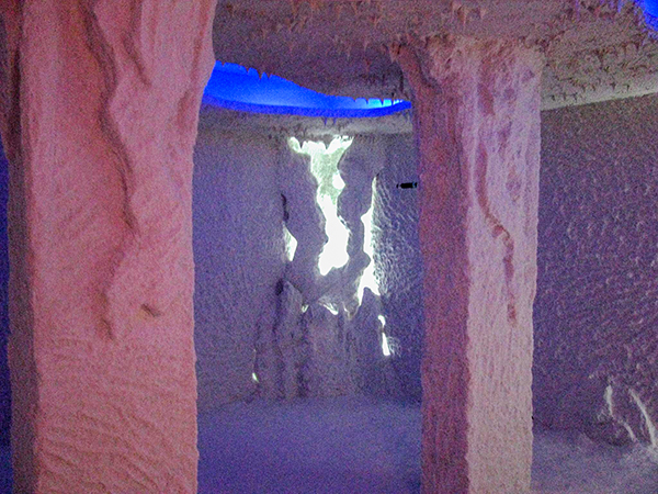 Дизайн колон в соляной пещере