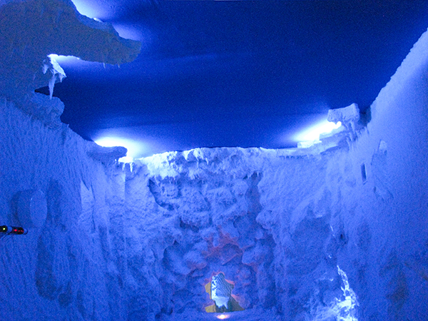 Потолок со скрытой подсветкой в соляной пещере