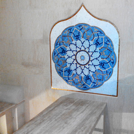 Декоративное панно из мозаики в турецкой бане