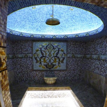 Скрытая подсветка купола и лавок в хамаме