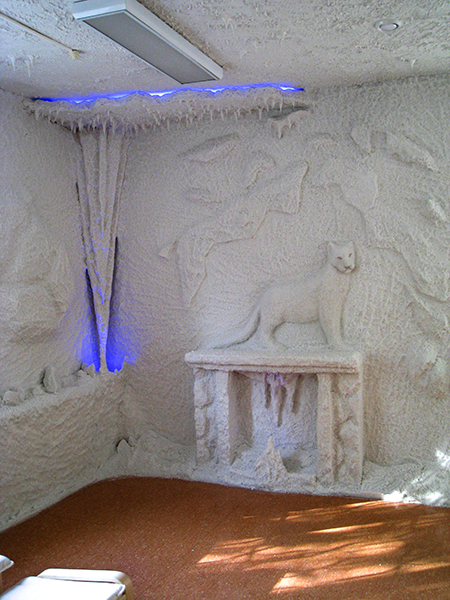 Объемные фигуры из соли в оформлении стен 